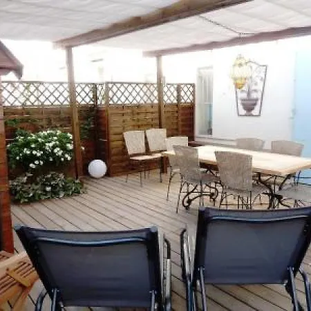 Palais View: Elegant Two-bedroom Apartment Cannes