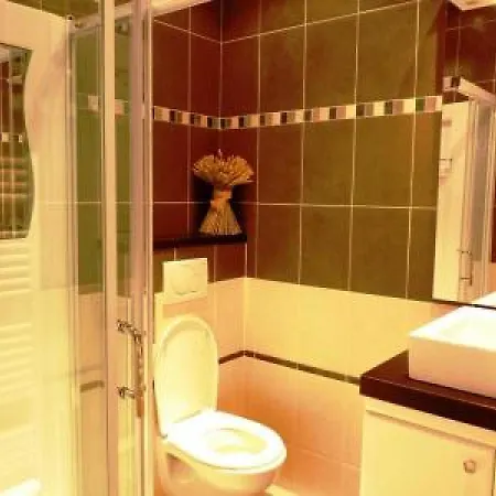 Palais View: Elegant Two-bedroom Apartment *