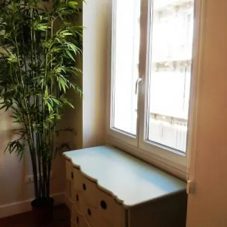 Apartment Palais View: Elegant Two-bedroom *