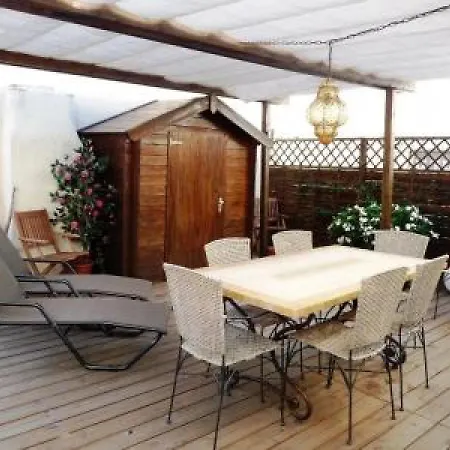 Palais View: Elegant Two-bedroom Apartment *