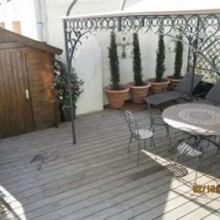 Palais View: Elegant Two-bedroom Apartment