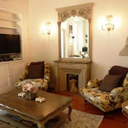 Beautifully Decorated Two Bedroom In The Heart Of Five Minutes Walk From Palais 409 Apartamento *