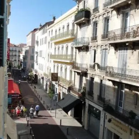 Apartamento Beautifully Decorated Two Bedroom In The Heart Of Five Minutes Walk From Palais 409 *